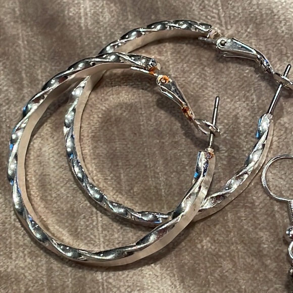 Earring Bundle 2 pairs hoops.& turtles silver - Picture 2 of 9